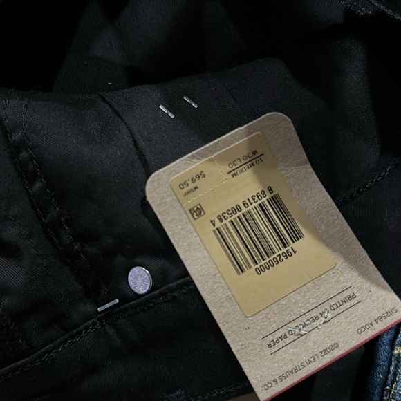 Women’s Levi’s for sale - Picture 3 of 3